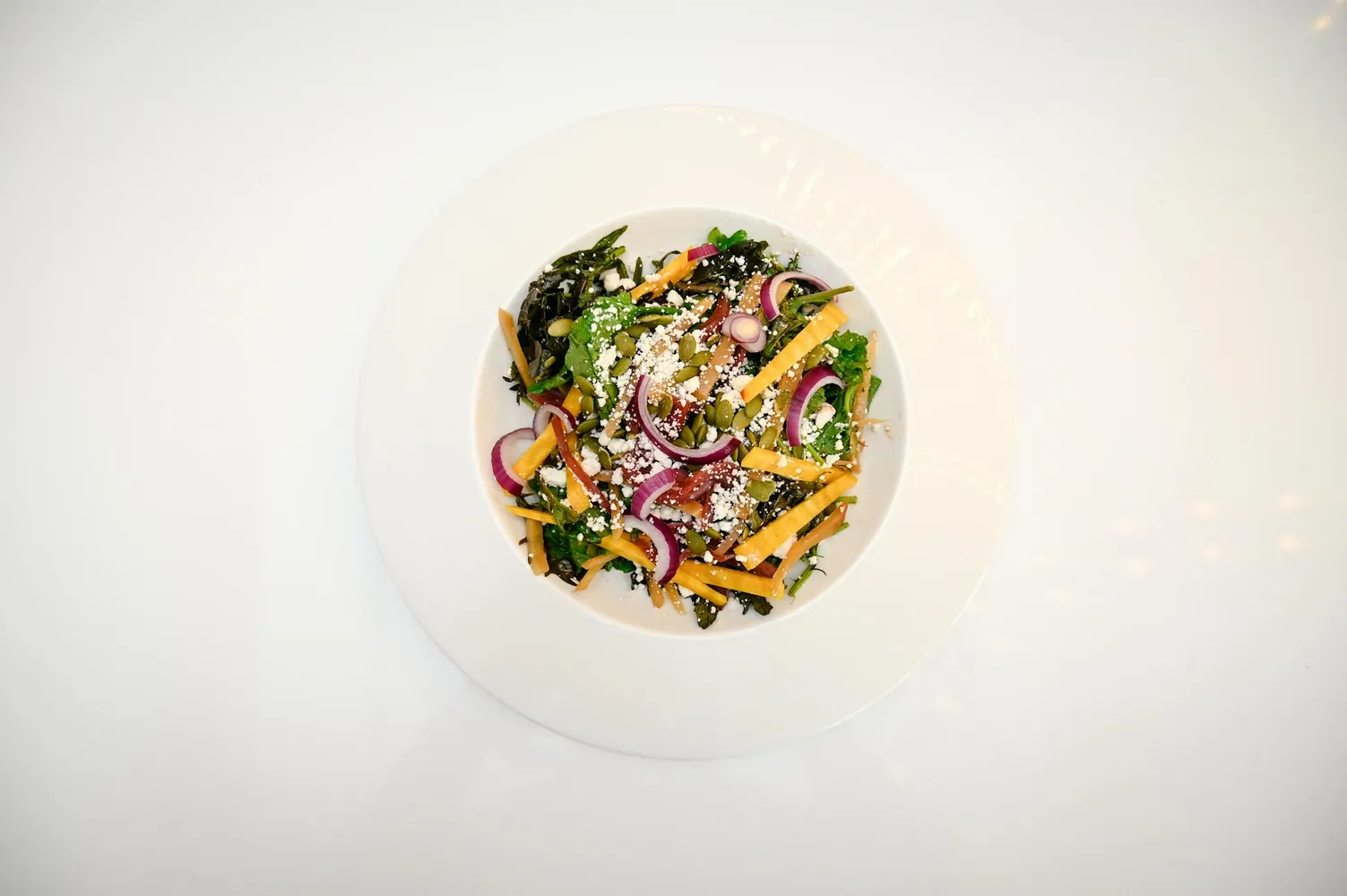 Creating Quick Seasonal Salads with Delicious Dressings and Toppings